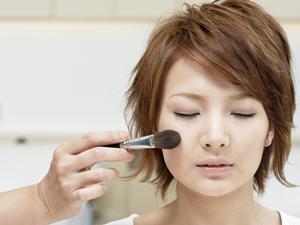 高級感があり高品質な金箔化粧品